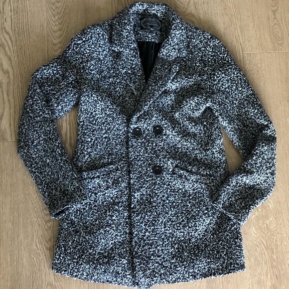 Button-up textured coat with pockets - Picture 2 of 7